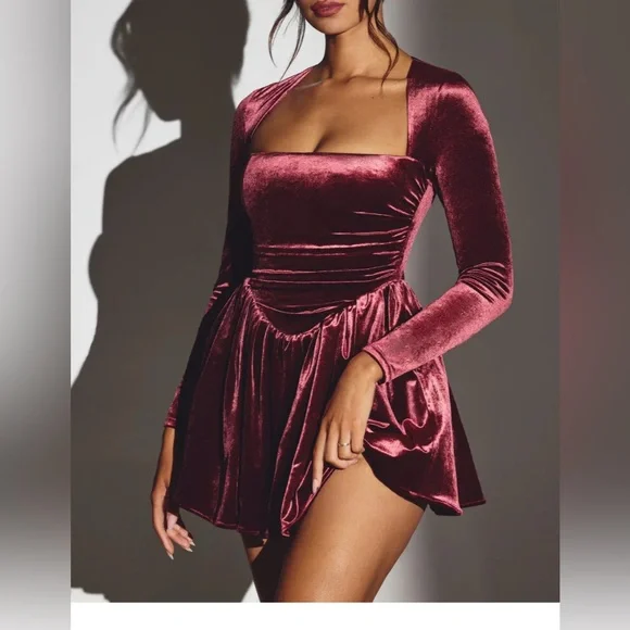 Oh Polly Long Sleeve Velvet Dress in Deep Wine - Picture 4 of 5